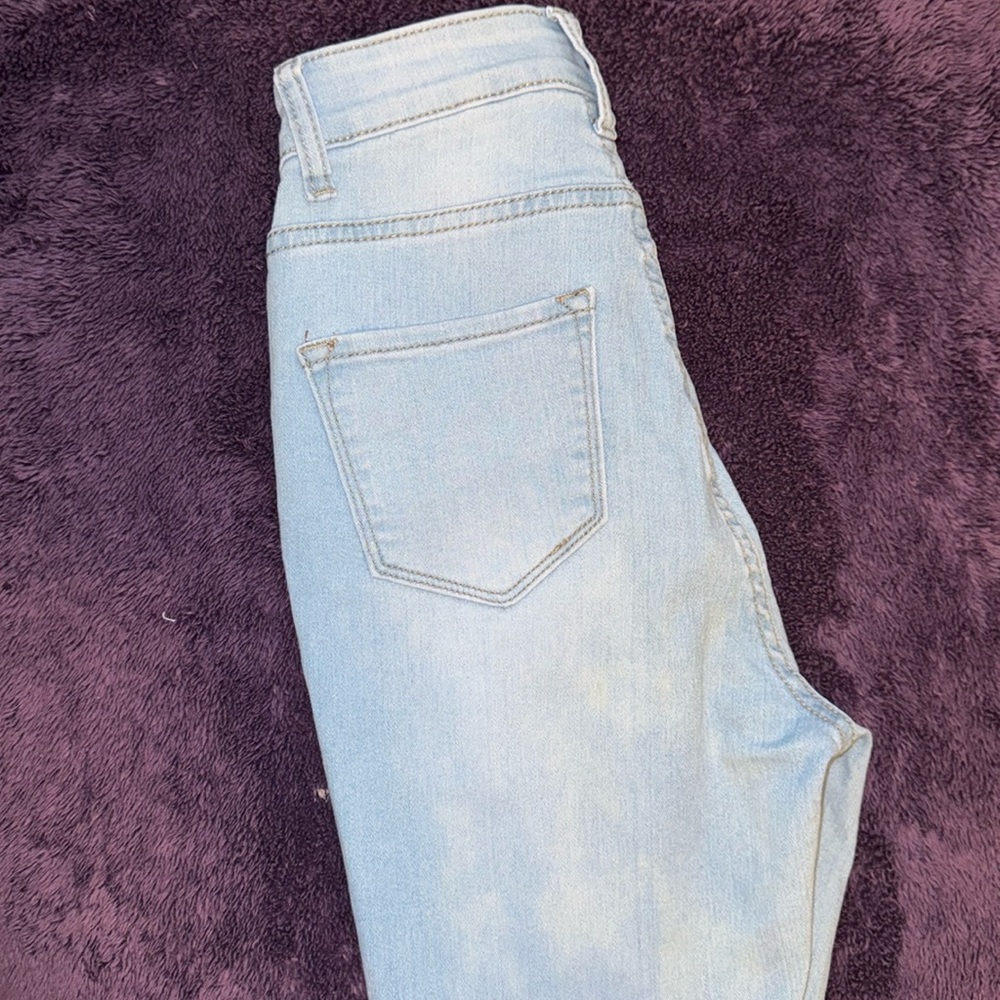 High-Rise, light denim, stretchy bootylicious date night pants